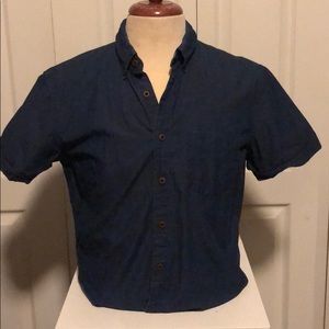 American Eagle short sleeved button up